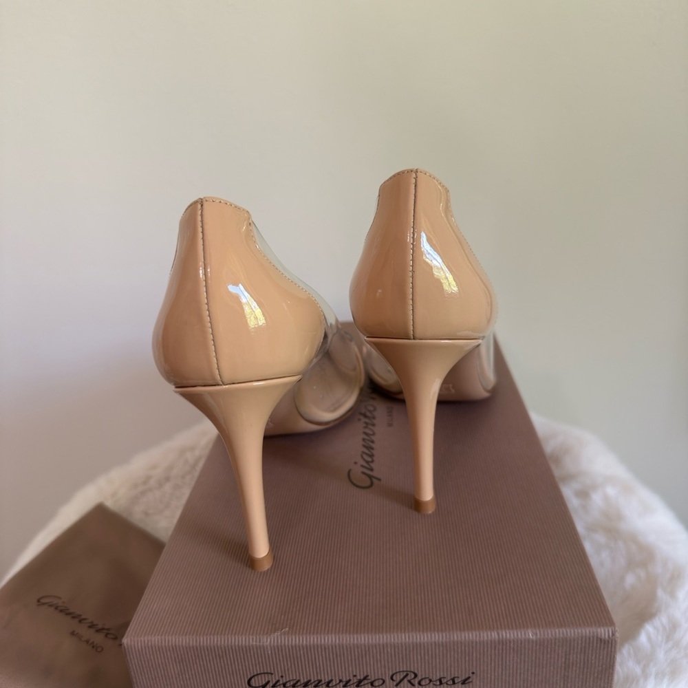 NEW Gianvitto Rossi PUMP WITH CLEAR SIDES IN PLEXI PATENT LEATHER - Picture 9 of 9
